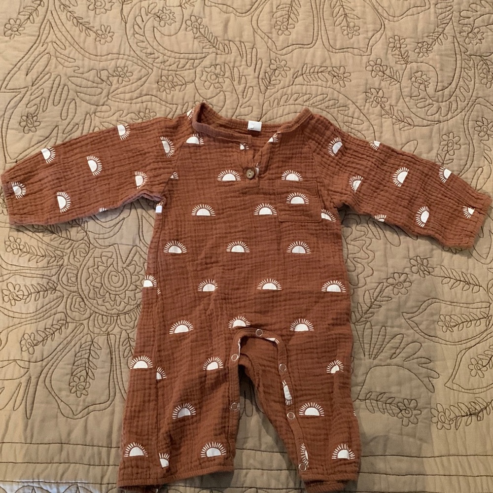 Baby onesie size 9 months